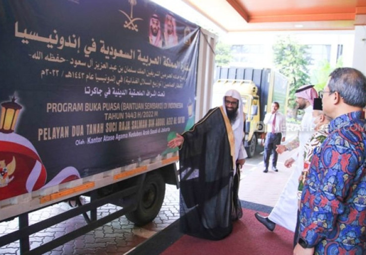 Kemenag Terima 1 Ton Kurma dan 3 Ribu Alquran dari Arab Saudi