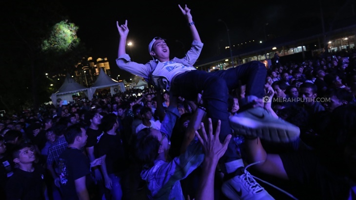Nonton Konser Jangan Sampai Saltum