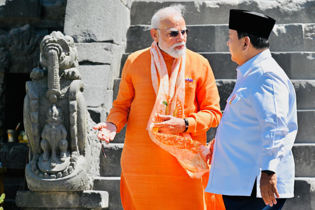 Momen Hangat Presiden Prabowo dan PM India Narendra Modi saat Berkunjung ke Candi Prambanan