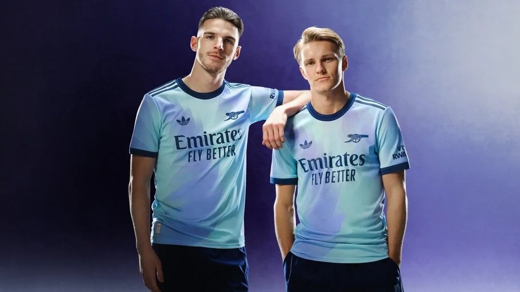 Arsenal Rilis Jersey Ketiga Musim 2024/2025, Tampilkan Logo Meriam