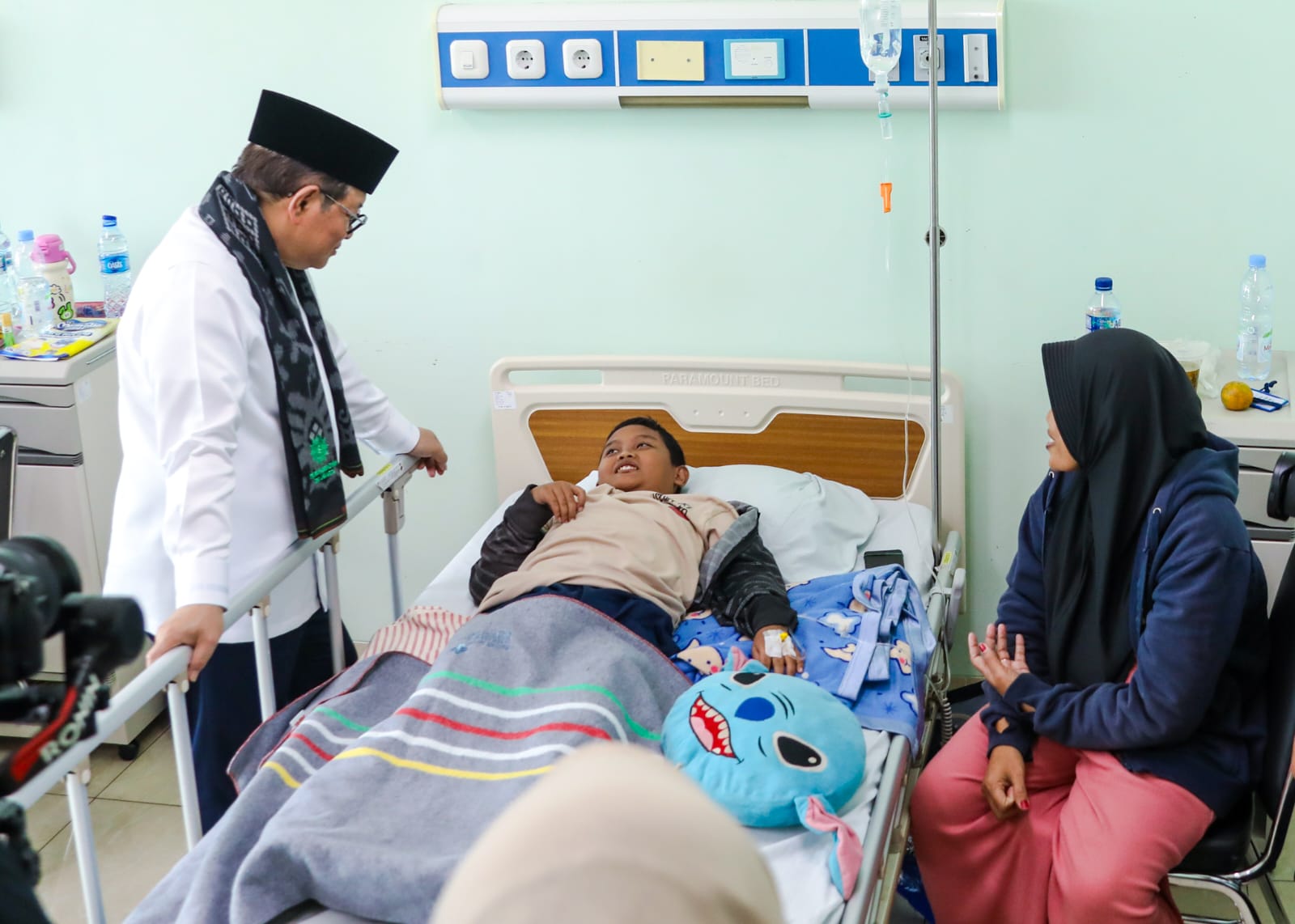 Pramono Tinjau Kasus Dugaan Keracunan MBG di Jakarta Timur, 72 Siswa Dirawat