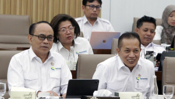 Raker Menteri Koperasi Budi Arie Setiadi dengan Komisi VI DPR Bahas Koperasi Desa Merah Putih