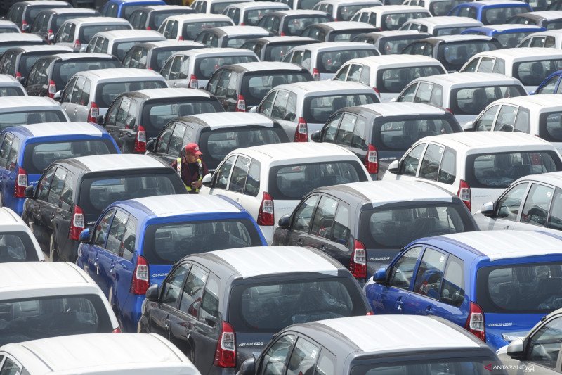 OJK Dukung Kebijakan Mudahkan Warga Beli Mobil