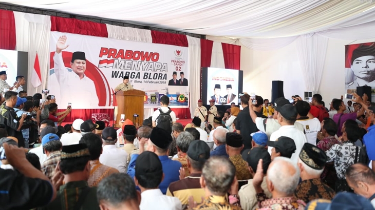 Calon presiden nomor urut 02 Prabowo Subianto menyapa masyarakat Blora, Jawa Tengah. (Foto: merahputih.com/Ponco Sulaksono)