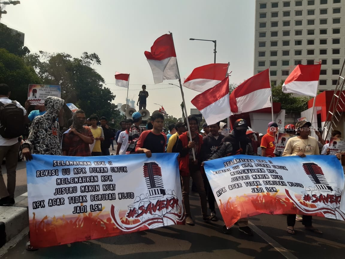 Dukung Revisi UU KPK, Massa: Mereka Bukan Malaikat, Bahaya kalau tak Diawasi