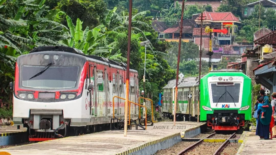 KA Batara Kresna Tabrak Sepeda Motor, Korban Alami Patah Tulang