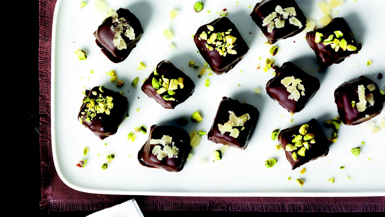 Kurma Jadi Camilan Lezat! Intip Resep Permen Karamel Kurma Lapis Cokelat Renyah