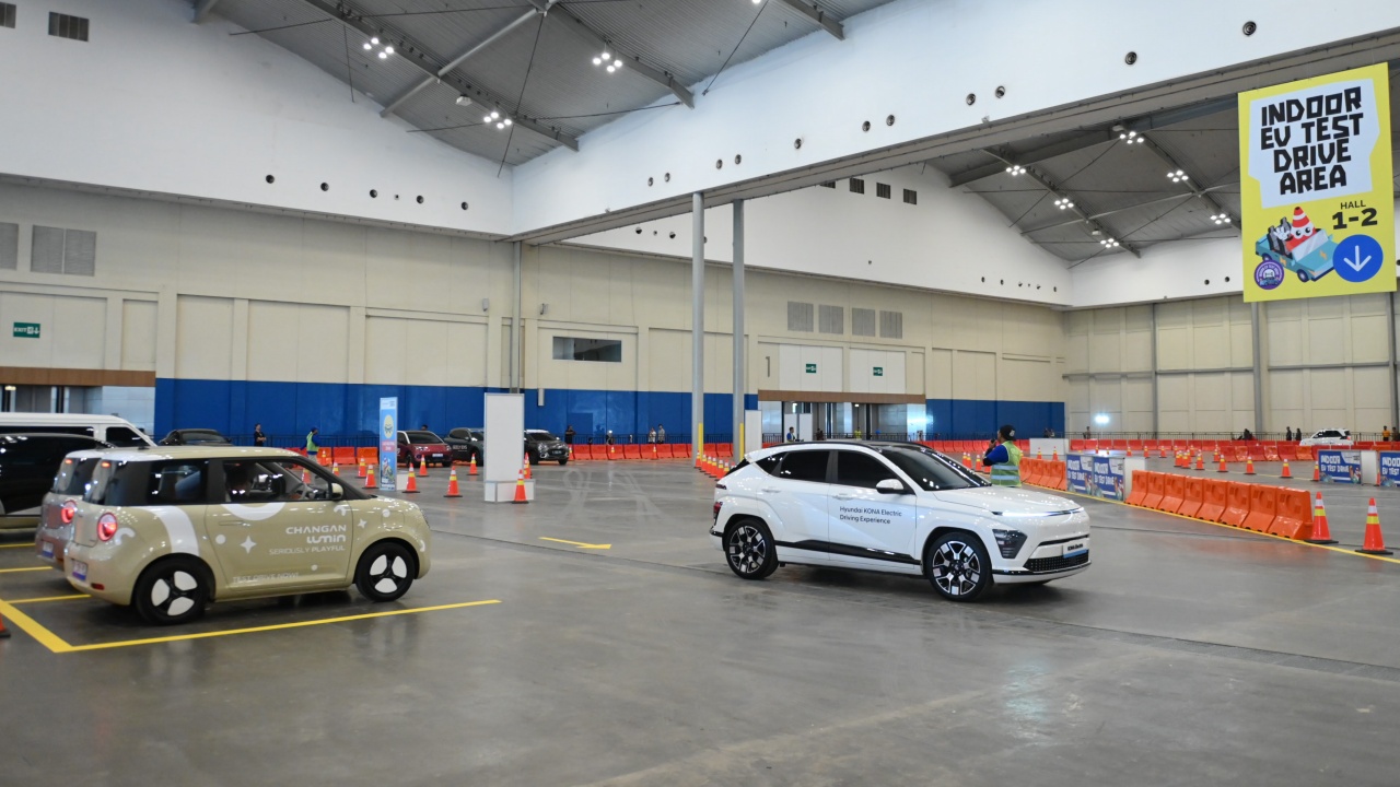 Jajal Kendaraan Listrik Tanpa Keluar Gedung, GJAW 2025 Tawarkan EV Test Drive Indoor