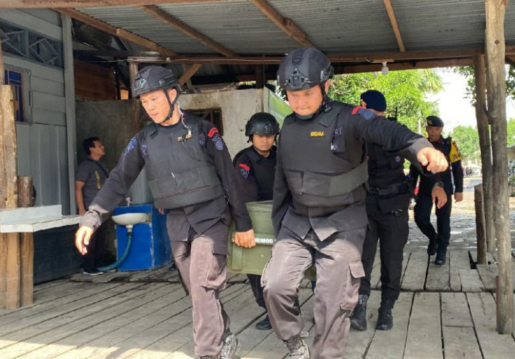 Tim Brimob Amankan Temuan Bom Militer di Tanjungbalai