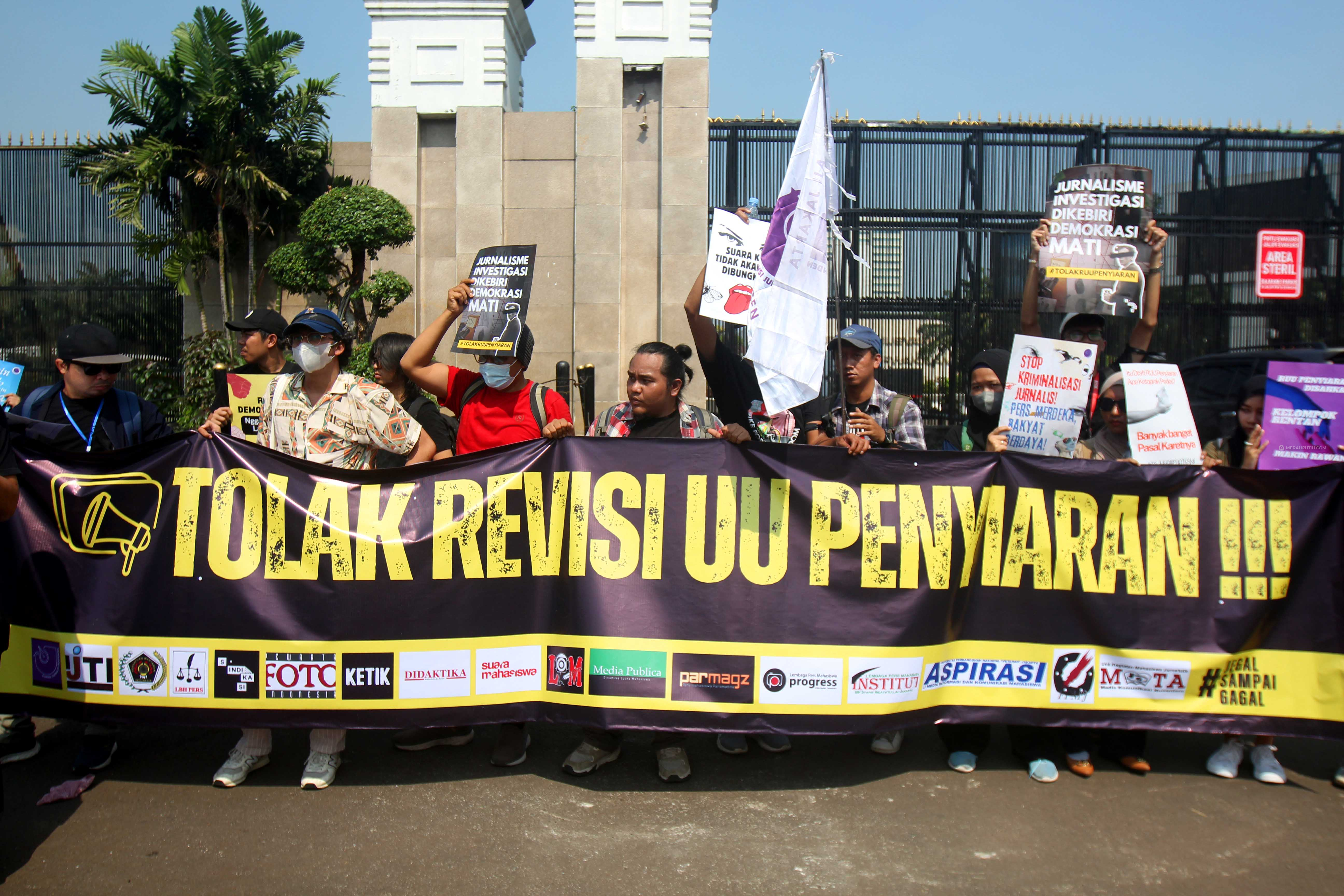 Komisi I Serahkan RUU Penyiaran Jadi Program Prioritas ke Baleg DPR