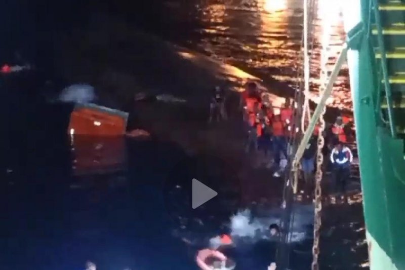 KMP Yunicee Tenggelam, Puluhan Orang Masih Dicari