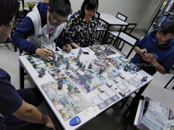 Invaders Board Game Station