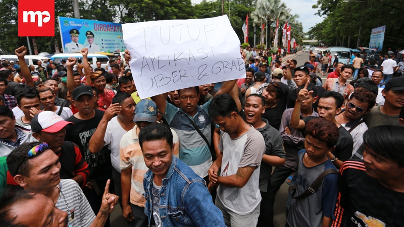 Mogok Massal Pengemudi Angkot di Kota Tangerang