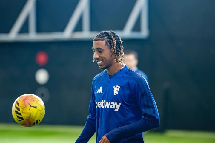 Leny Yoro Tampil Gemilang bersama Timnas Prancis, Manchester United Ragu Lepas Januari 2027