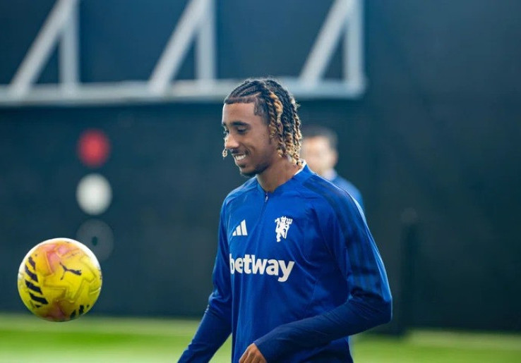 Leny Yoro Tampil Gemilang bersama Timnas Prancis, Manchester United Ragu Lepas Januari 2027