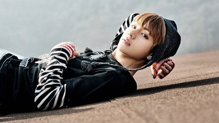 V BTS Jadi Trending di Twitter Karena Kakinya
