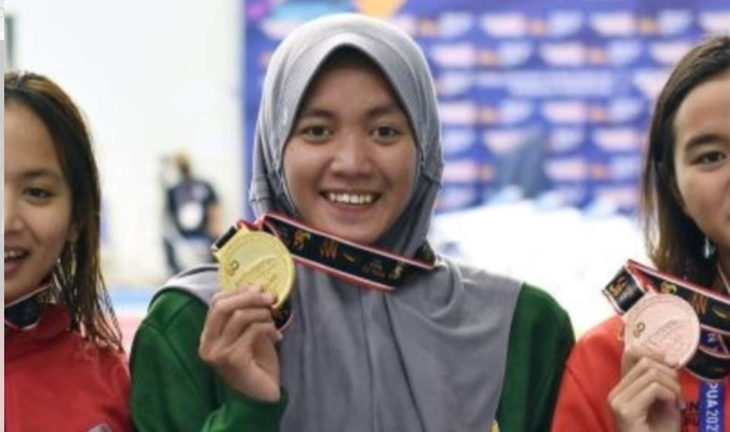 Mahasiswi Unesa Sabet Empat Medali Sekaligus di Cabor Renang untuk Jatim