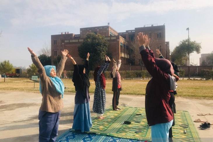 Kegiatan WNI yang berada di Pusat Karantina di Lahore, Pakistan. (HO-KBRI Islamabad)