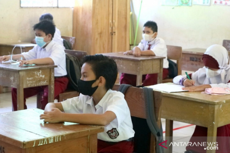 Tahun Ajaran Baru di Sulsel Lewat Tanam Pohon dan Pengenalan Sekolah Virtual