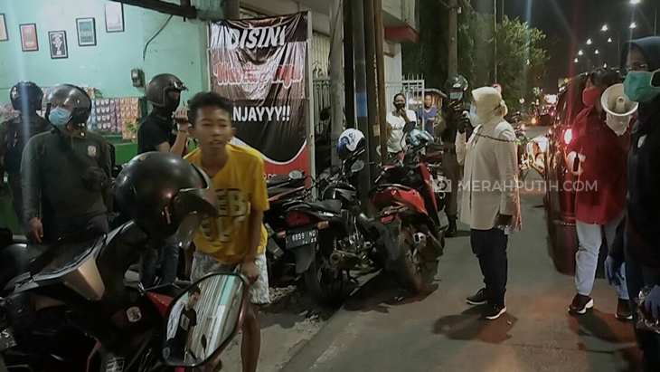 Risma Sidak Jalanan Mulai Sore hingga Dini Hari