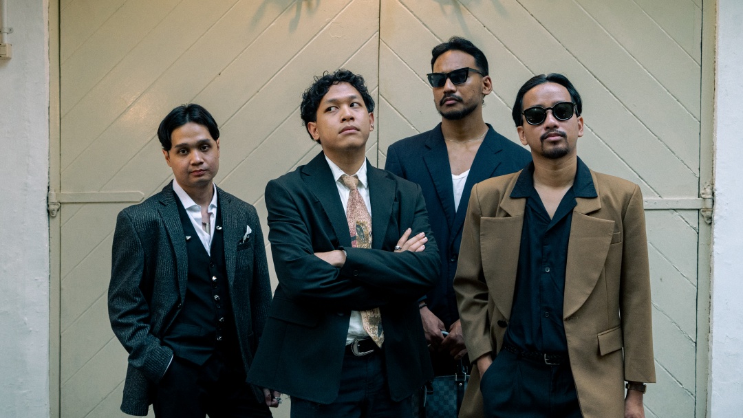 Bersiap untuk Album 'Membangun & Menghancurkan', .Feast Lepas 'Konsekuens'  