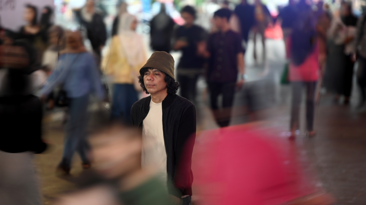 Adrian Yunan Mengingat Kenangan Masa Kecil Lewat Single 'Pasar Malam'