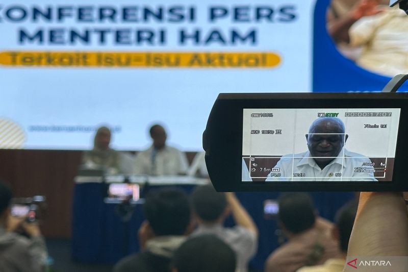 Bantah Isu Militerisasi dan Otoritarianisme, Menteri HAM: Orde Baru Bangkit Hanya Imajinasi