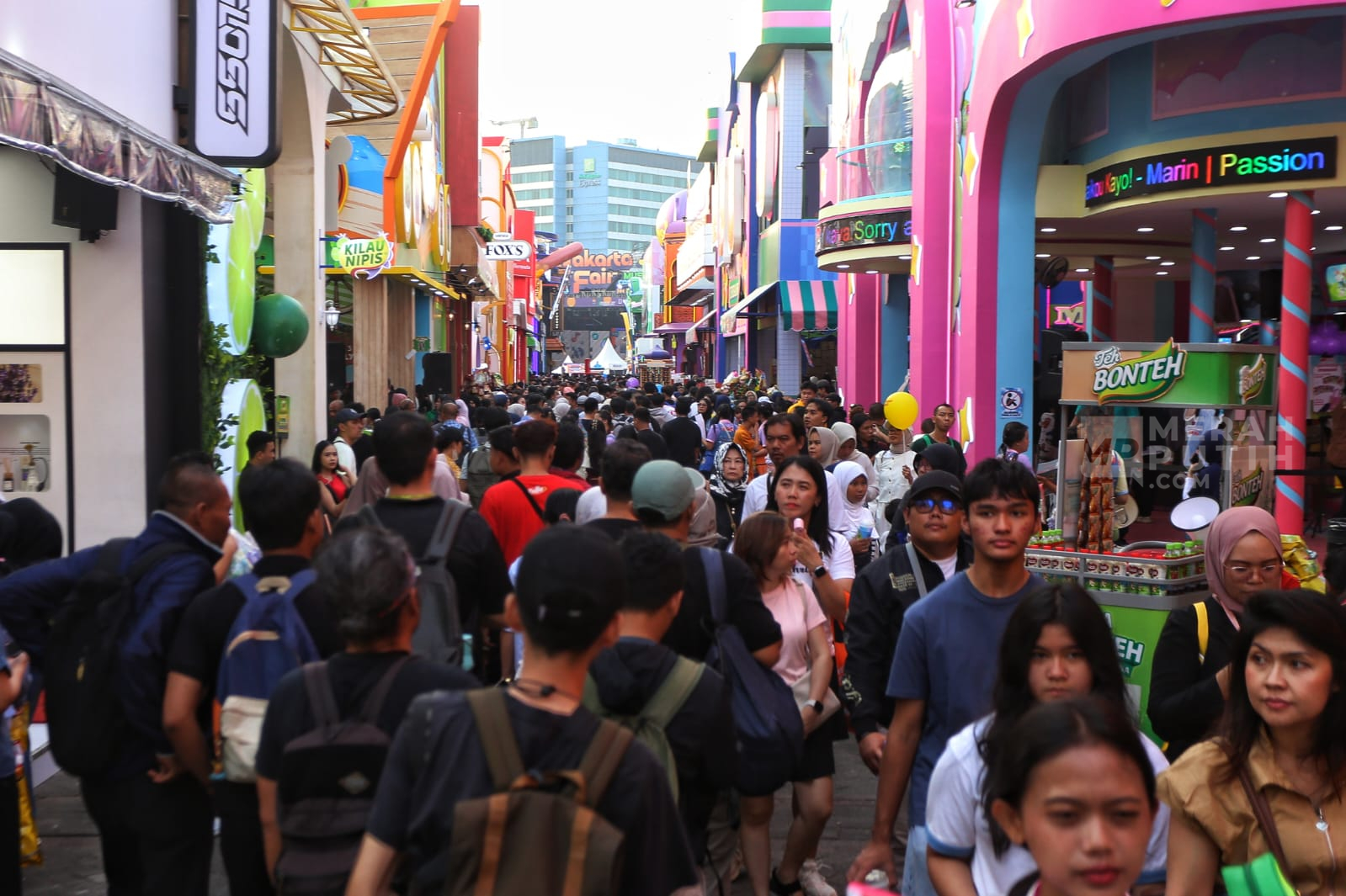 Sejak Dibuka, Jakarta Fair Kemayoran Terus Ramai Dikunjungi Warga