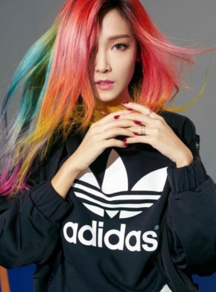 Rambut pelangi Jessica hanya terlihat untuk iklan ADIDAS. (Foto: ADIDAS)