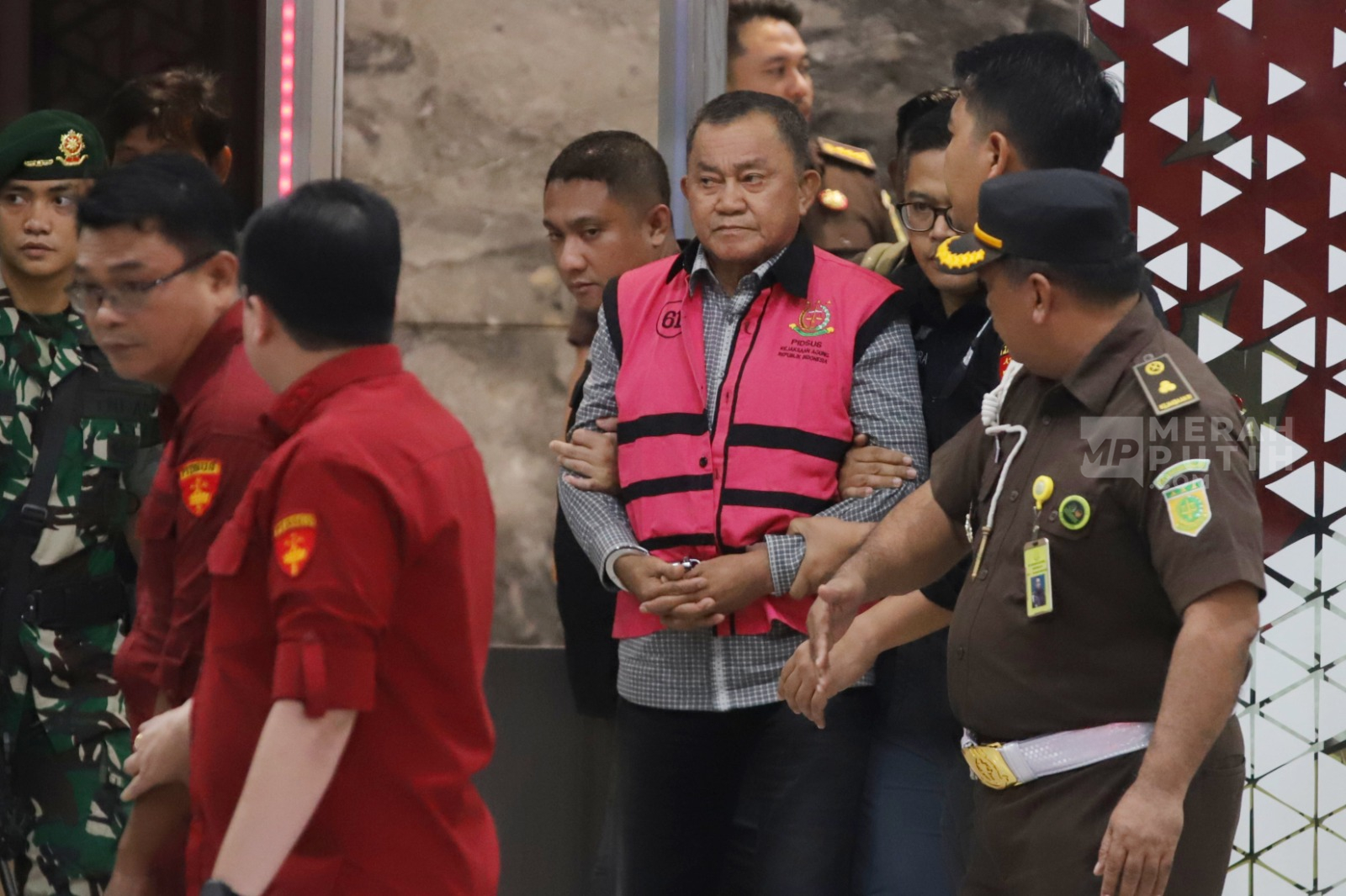 Jampidsus Tetapkan Eks Wakil Kepala BGN Lodewyk Pusung jadi Tersangka Kasus Korupsi MBG