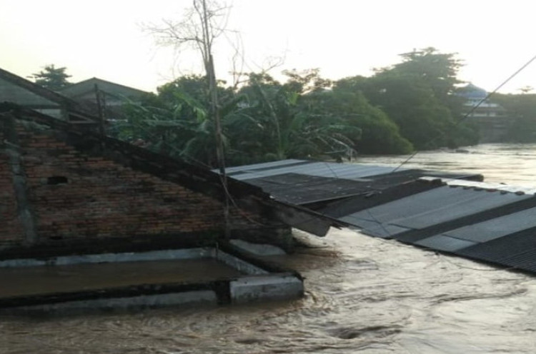 Akibat Banjir Kiriman dari Bogor, Dua Warga DKI Jakarta Meninggal