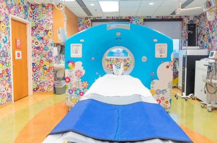 Takashi Murakami Sulap Ruangan CT Scan Jadi Lebih Berwarna