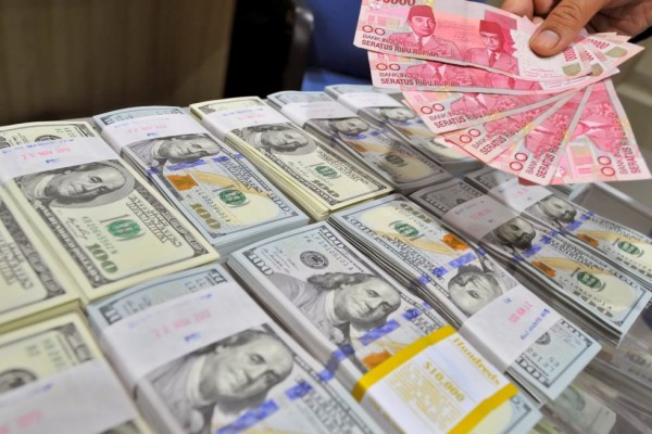 Intervensi BI Bikin Rupiah Melemah Tipis Pada Transaksi Awal Pekan