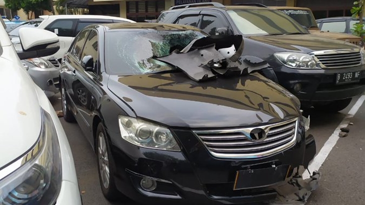 Mobil tersangka penabrakan pengguna skuter listrik. (Foto: twitter.com/renimerdk)