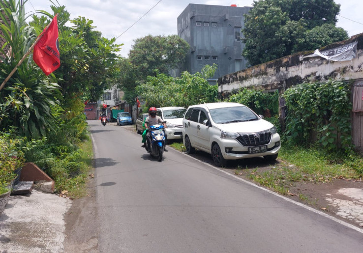 Gibran Sahkan Perda Pemilik Mobil Wajib Punya Garasi