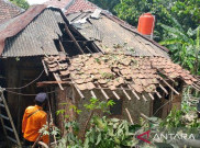  38 Rumah Rusak Diterjang Angin Kecang di Bogor