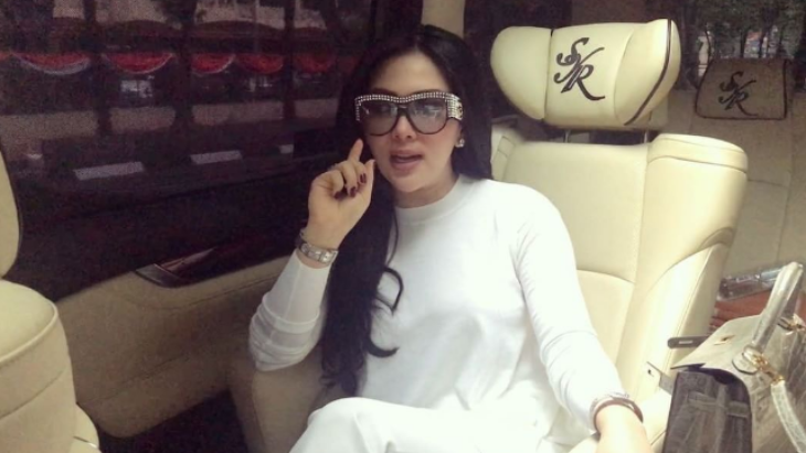Fantastis! Syahrini Kenakan Jam Tangan Seharga Rp 20 Miliar