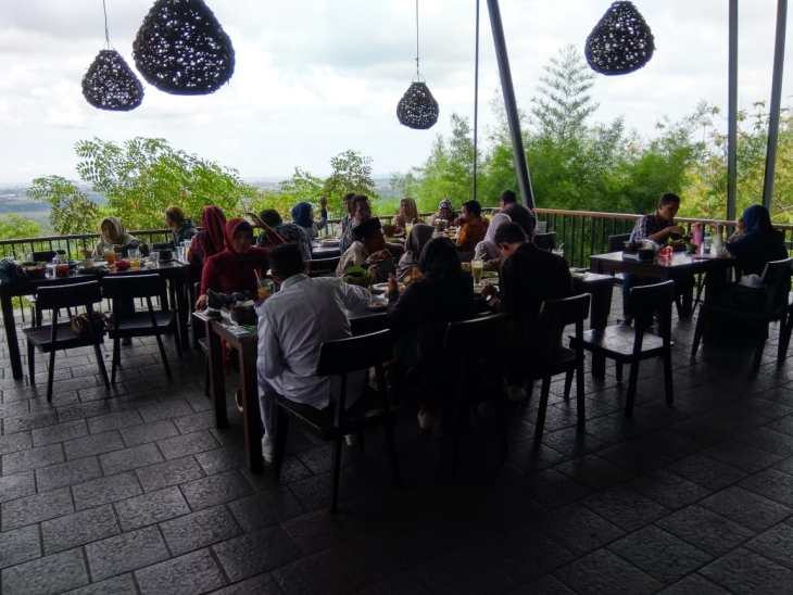 Salah satu restoran di Bukit Gronggong (Foto: MP/Mauritz)