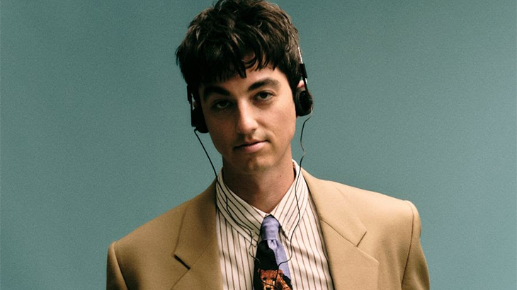 Elijah Woods Rilis ‘Ghost on the Radio' Jelang Tampil di The Sounds Project 2025 