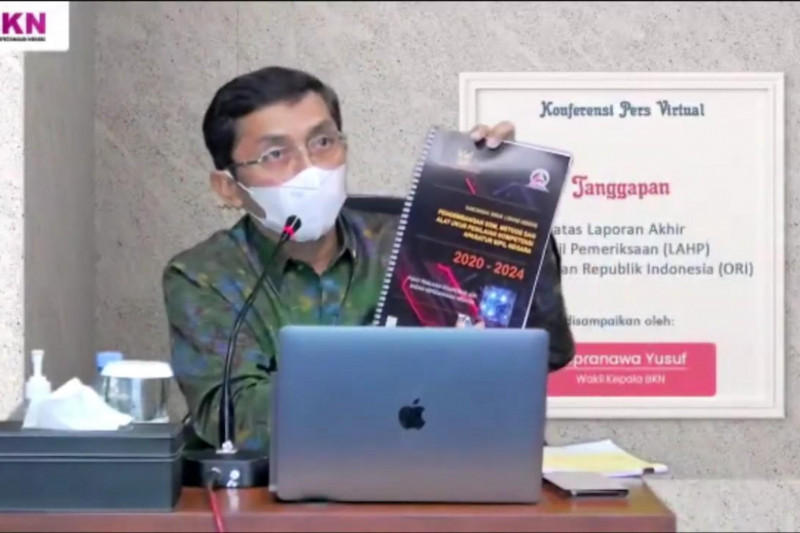 Wakil Kepala Badan Kepegawaian Negara (BKN) Supranawa Yusuf dalam konferensi pers virtual di Jakarta, Jumat (13/8). (Desca Lidya Natalia)