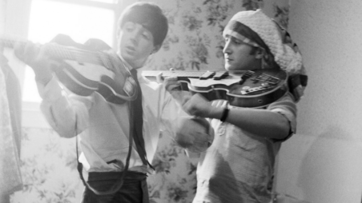 Paul McCartney Kenang Masa Lalu di Hari Ultah John Lennon