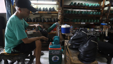 Menilik Produk Sepatu Kulit Lokal Buatan Industri Rumahan di Jakarta