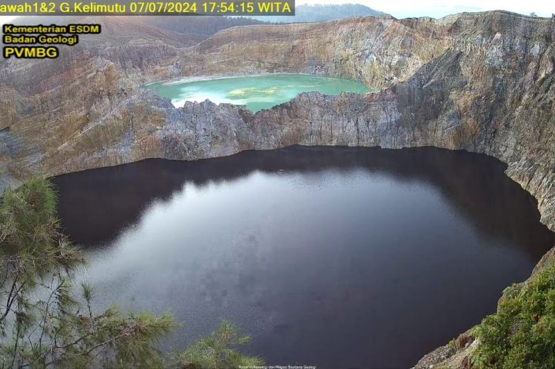 Aktivitas Vulkanik Jadi Faktor Utama Perubahan Warna Danau Kelimutu
