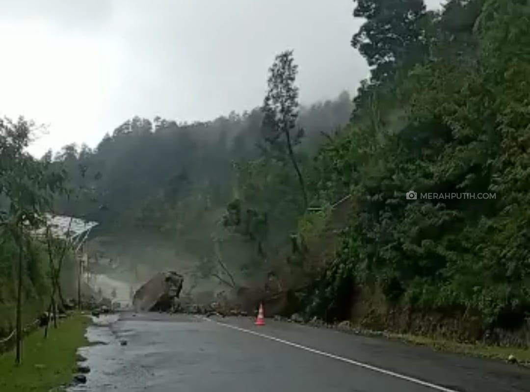 Longsor Kawasan Gunung Lawu Tutup Jalan Tawangmangu-Sarangan