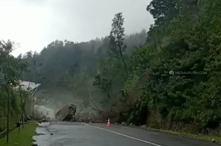 Longsor Kawasan Gunung Lawu Tutup Jalan Tawangmangu-Sarangan