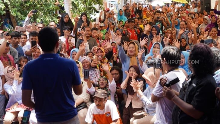 Datangi Korban Banjir Makassar, Sandiaga Bantah Kalau Itu Kegiatan Politik