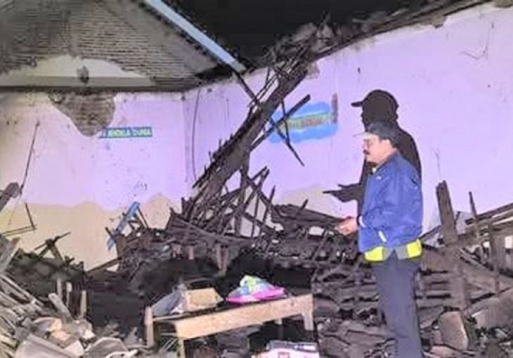 SD di Magetan Roboh Setelah Hujan Melanda Magetan Jawa Timur