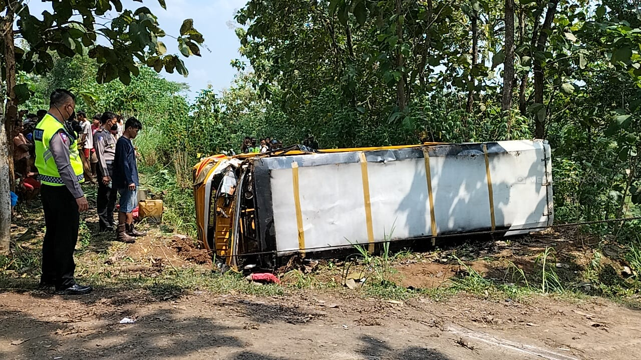 Sepur Kelinci Wisata Terguling di Ladang, Dua Orang Meninggal Dunia
