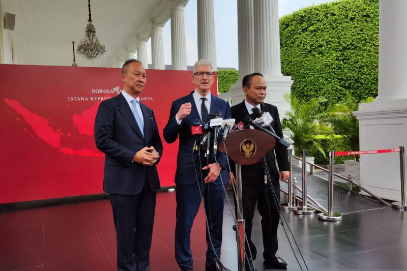 Bertemu Jokowi, Tim Cook Pertimbangkan Apple Bangun Pabrik Produksi di Indonesia