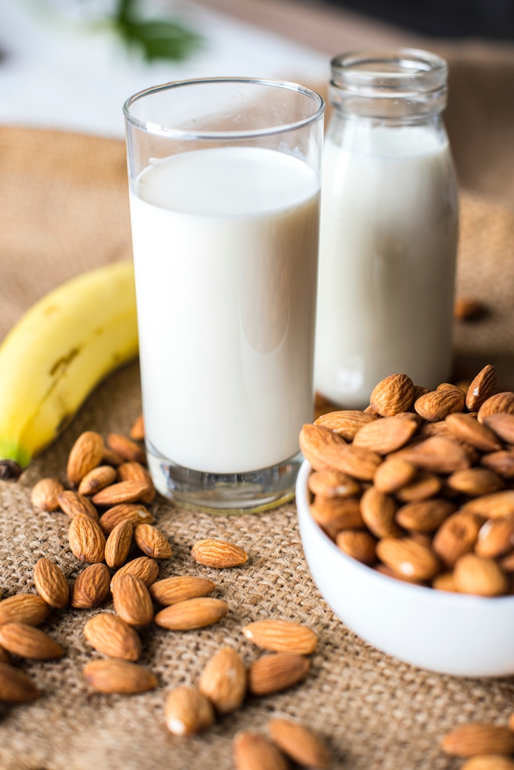 (Trivia 3) Kandungan triptofan dalam susu bisa merangsang kerja otak untuk memproduksi serotonin dan melatonin (Foto Pexels Rawpixel)